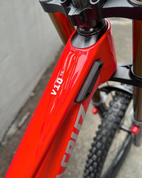 V10 8 CC DH X01 2024