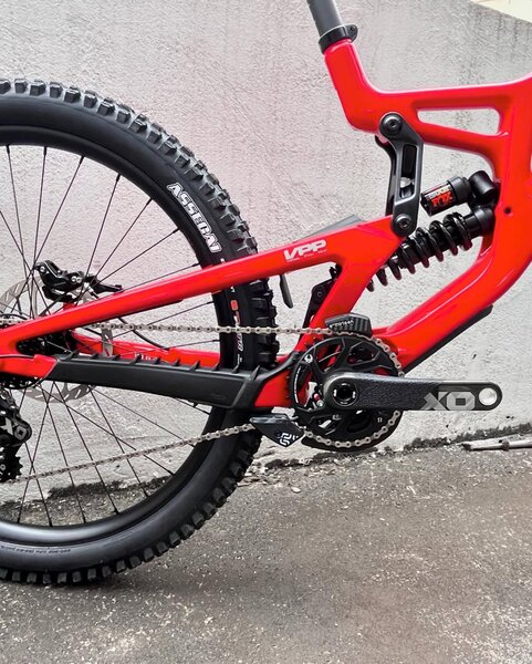 V10 8 CC DH X01 2024